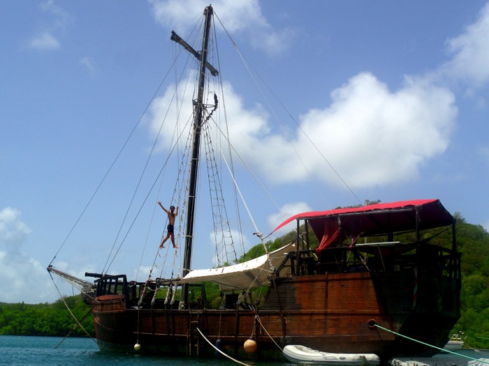 viví en un viejo barco pirata martinique mochilero por el Caribe
